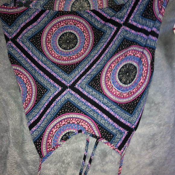 HOLLISTER - Picture 2 of 3